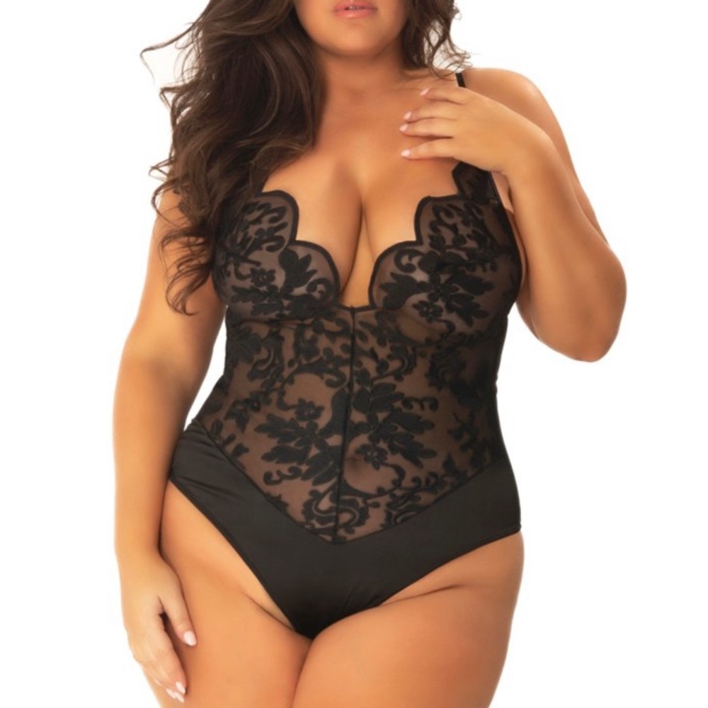 NEW Plus Size Oh La La Cheri Embroidered Bodysuit Plunge Neckline, 2x